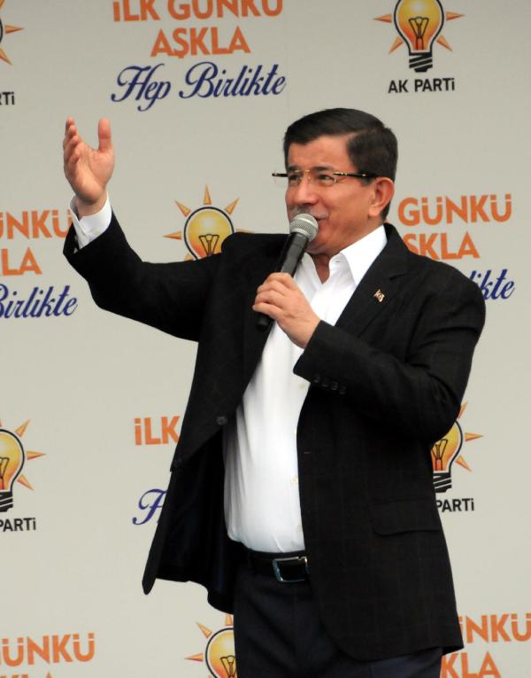 Davutoğlu: Demokrasiyi kesintiye uğratmak için pusu kuruyorlar