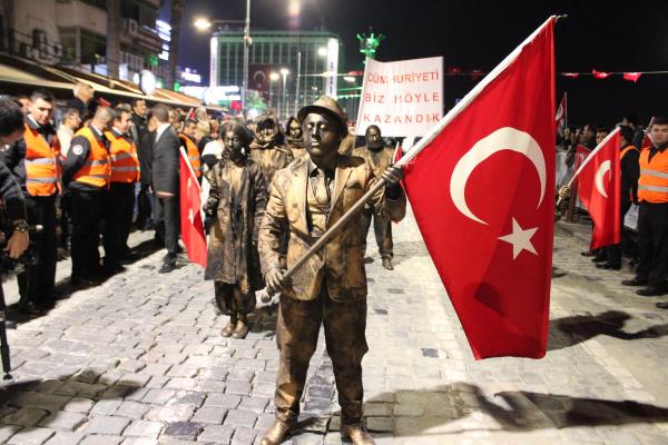 Cumhuriyet Bayramı fener alayı ile kutlandı