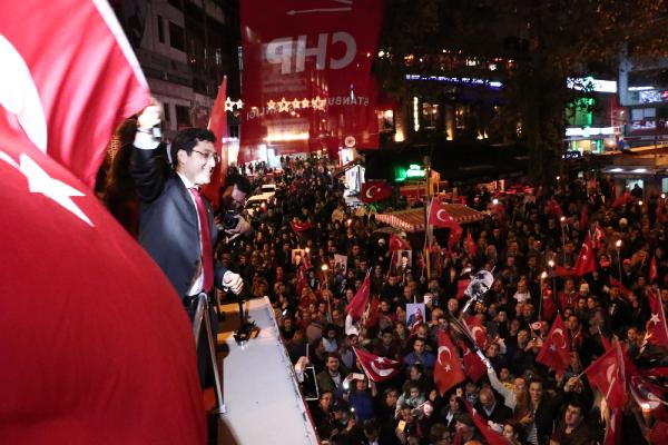 Beşiktaş'ta Cumhuriyet Yürüyüşü ve Fener Alayı