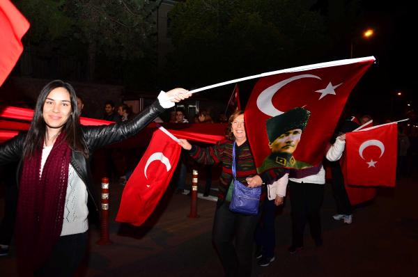 Denizli'de 'Cumhuriyet ve Bayrak' yürüyüşü