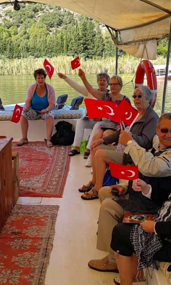 Alman turistlerin cumhuriyet coşkusu