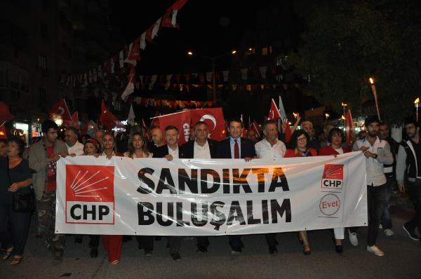Tarsus'ta meşaleli Cumhuriyet Bayramı coşkusu