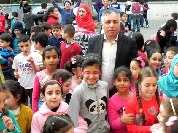 Suriyeli öğrencilere ‘Osmanlı ortak değerimiz' yazılı ders kitabı