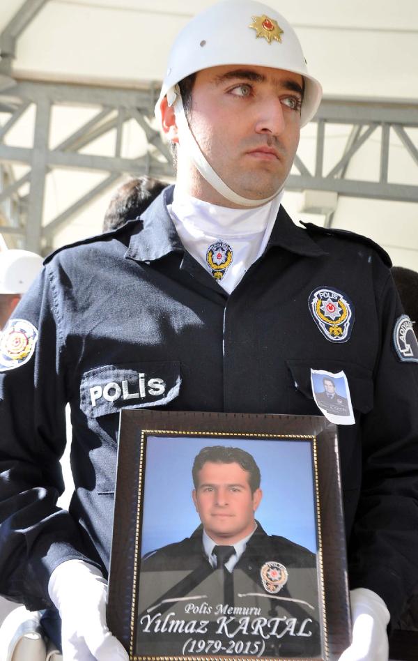 Hayatını kaybeden polis memuru toprağa verildi