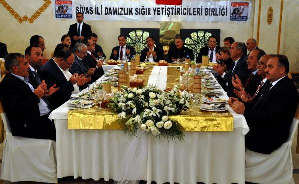 TBMM Başkanı Yılmaz Sivas'ta aşure dağıttı (2)