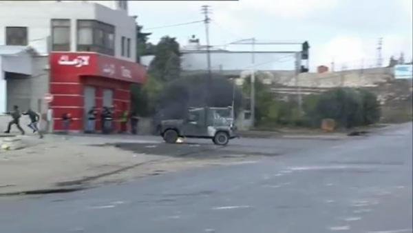 İsrail askerleri taş atan Filistinli gence jiple çarptı, sağlık ekiplerinin müdahalesine izin vermedi