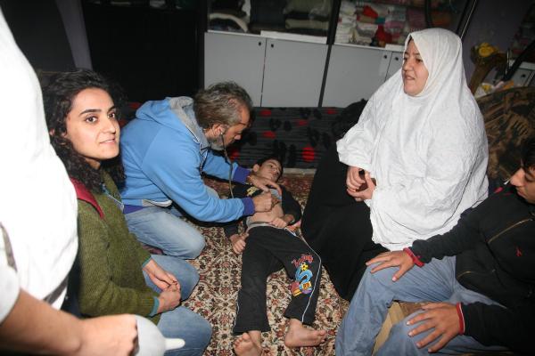Gönüllülerden Suriyelilere sağlık taraması