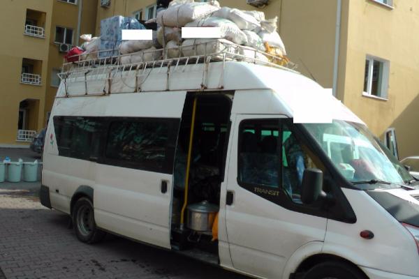 Yolcu otobüsü ile minibüste 100 kilo esrar ele geçirildi