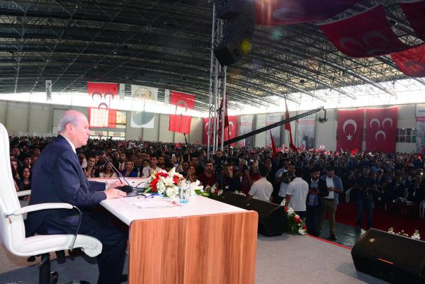 Devlet Bahçeli, Adana'da Ferdi Tayfur'un şarkısıyla karşılandı (2)