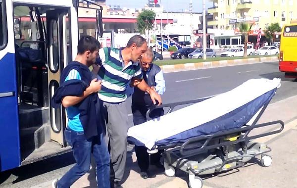 Otobüs şoförü kalp krizi geçiren yolcuyu hastaneye götürdü