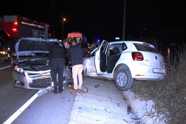 İki otomobil çarpıştı: 1 yaralı