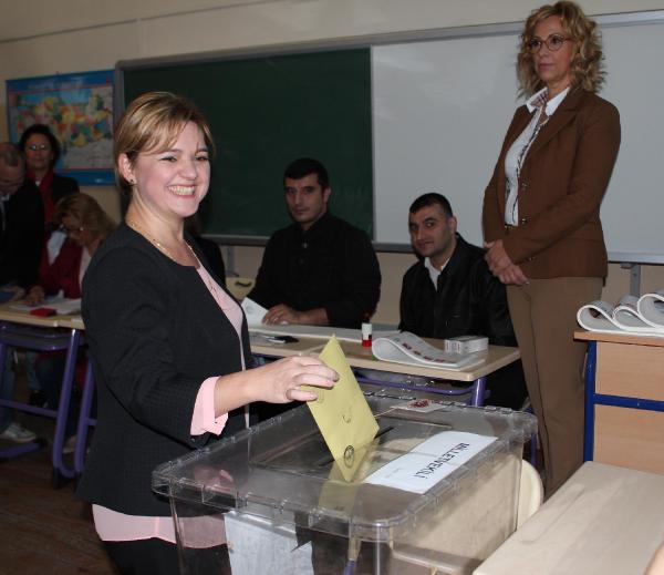 CHP'li Böke, dedesinin mezun olduğu lisede oy kullandı