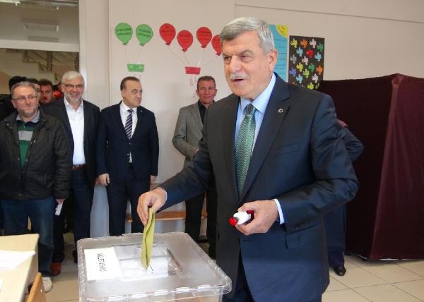 Bakan Işık: Seçim meşruiyetine gölge düşürme çabalarını nefretle kınıyorum (2)