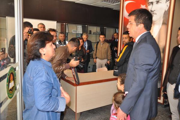 Bakan Zeybekci, memleketi Denizli'de oyunu kullandı