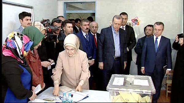 (Ek bilgi  ve fotoğraflarla ) - Cumhurbaşkanı Erdoğan oyunu kullandı