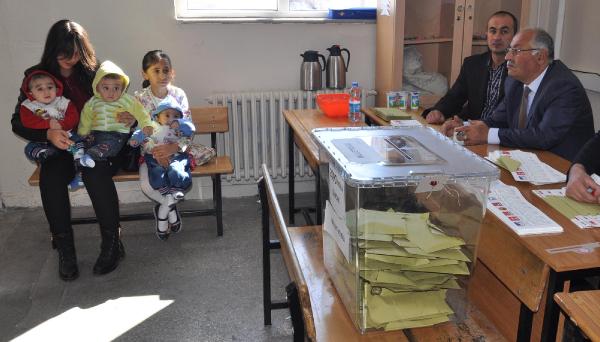 Üçüzleri 'Recep, Tayyip, Erdoğan' ile sandık başına gittiler