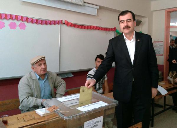 Aydın'da adaylar da oylarını kullandı