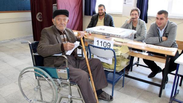 Burdur'da seçmenler sandık başında