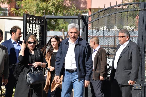 Başbakan Yardımcısı Yılmaz, annesiyle birlikte oy kullandı