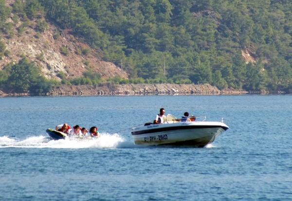 Marmaris'te oy sonrası sahil keyfi