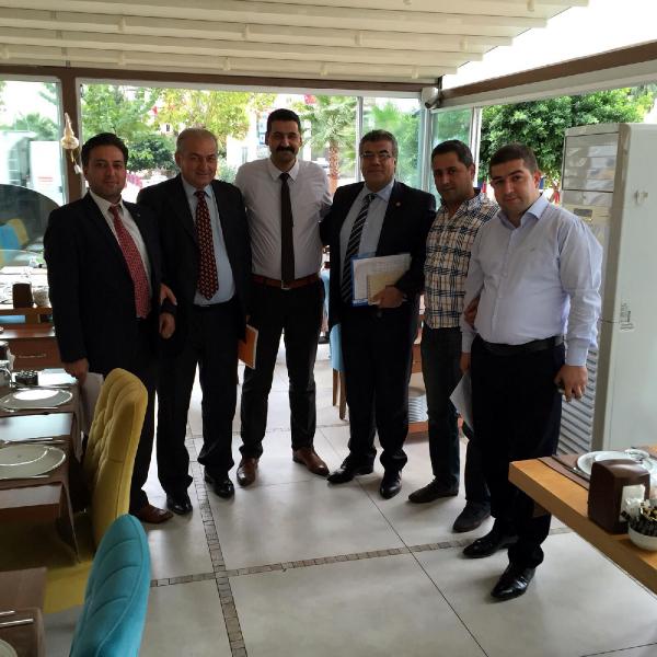 Mersin'de sandık görevlilerine 3 parti ortaklaşa kumanya dağıttı