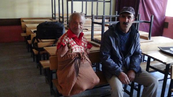 Doğubayazıt’ta kol ve bacakları olmayan Turan sandık başında