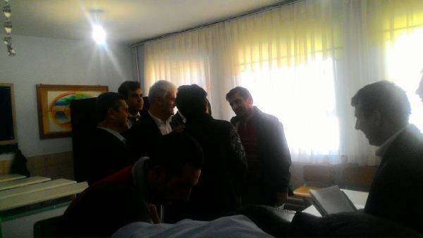 Oy pusulasının fotoğrafını çekti sandık başkanı iptal etti vekil devreye girdi