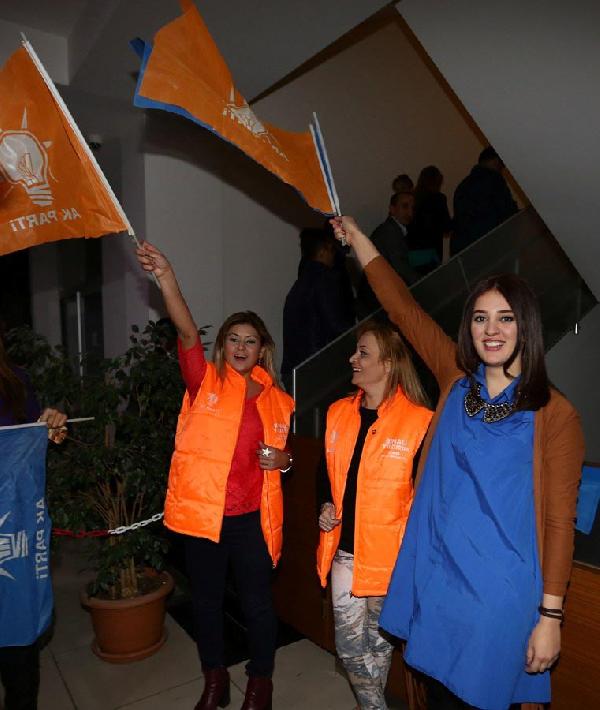 İzmir Ak Parti'de büyük sevinç (2)