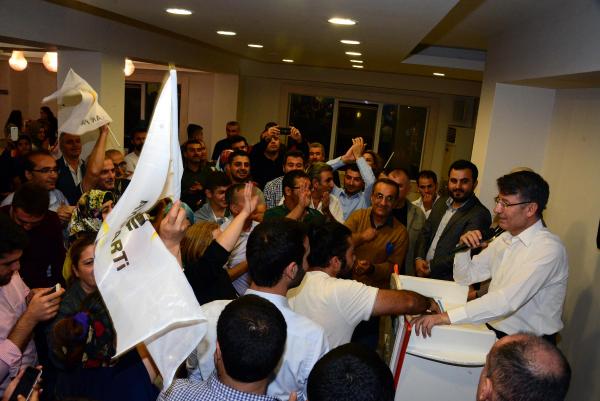 Adana'da Ak Parti üyeleri büyük sevinç yaşadı