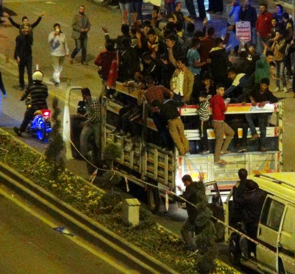 Şanlıurfa’da AK Partililer kutlama yaptı (2)