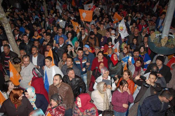 Isparta'da Ak Partililer kutlama yaptı
