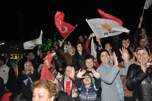 Kırıkkale Cumhuriyet Meydanı'nda seçim zaferi coşkusu