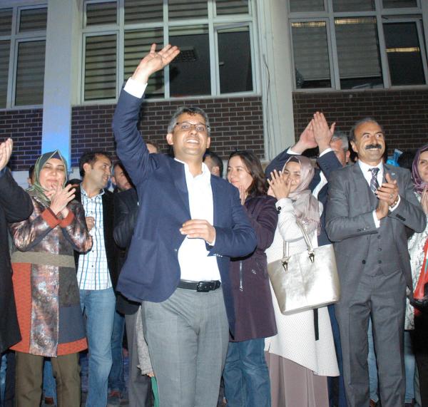 Uşaklı AK Partililer kutlama yaptı