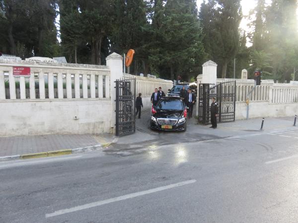 Cumhurbaşkanı Erdoğan anne ve babasının mezarlarını ziyaret etti