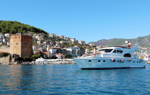 1 milyon liralık yat ile turistlere VIP tur