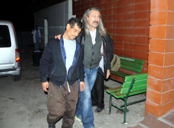 Apartmanın 3'üncü kat penceresinden tartışıp ateş etti: 2 kişiyi yaraladı