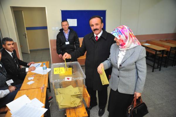Boş meydanlara konuşan bağımsız adaya eşiyle birlikte oy kullandığı sandıktan 1 oy çıktı