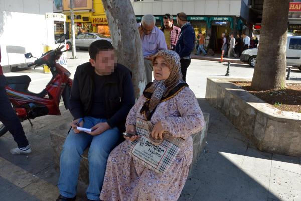 50 bin liralık altın ve parayı dolandırıcıya teslim etti