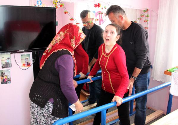 Doktorların 'yaşamaz' dediği Cansel yaşama tutundu