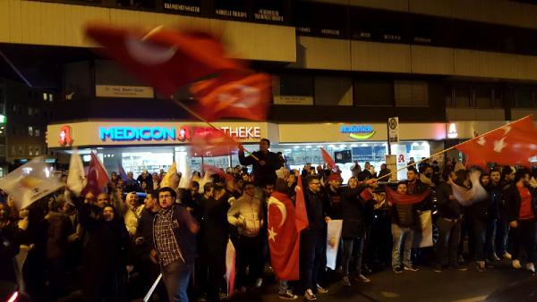 Nürnberg’de seçim kutlaması