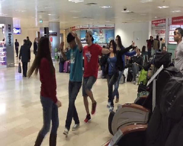 Havalimanında renkli dakikalar