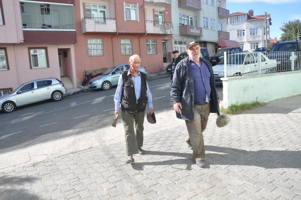 Tavuk kavgası yapan 2 yaşlı hastanelik oldu