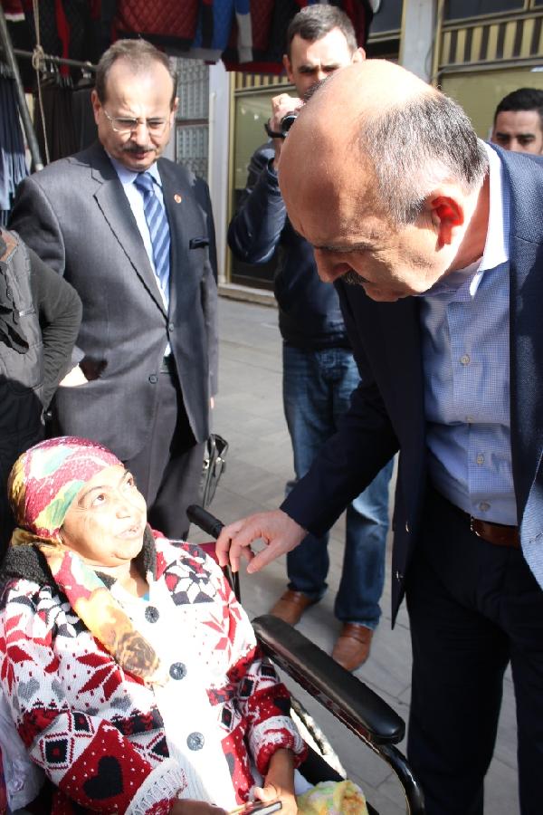 Müezzinoğlu ve Ala'dan yüzde 90 oy aldıkları mahalleye ziyaret