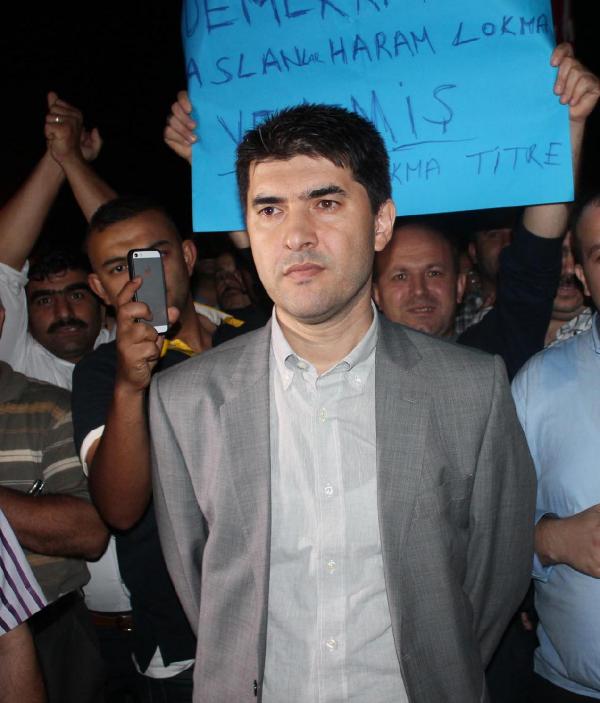 İzmir'de 'paralel yapı' operasyonu; üst düzey bürokratlara gözaltı (4)