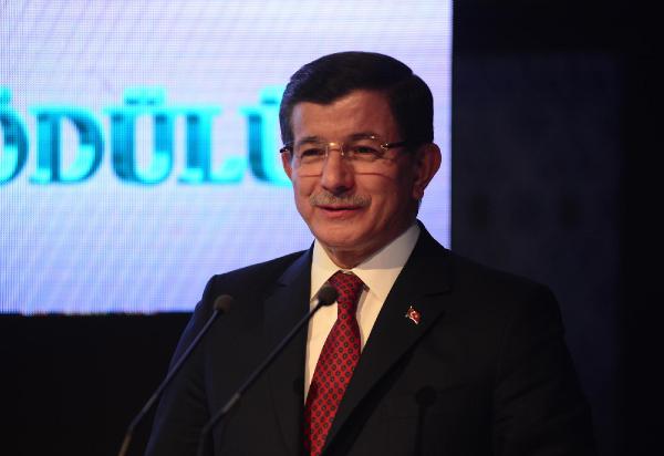 Başbakan Davutoğlu, Kültür ve Sanat Büyük Ödülleri törenine katıldı
