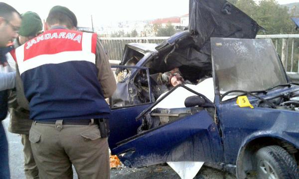 TIR'ın çarptığı LPG'li otomobil alev aldı: 2 ölü