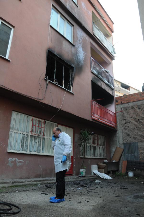 3 yaşındaki oğlunu alevlerin arasından çıkaramadı