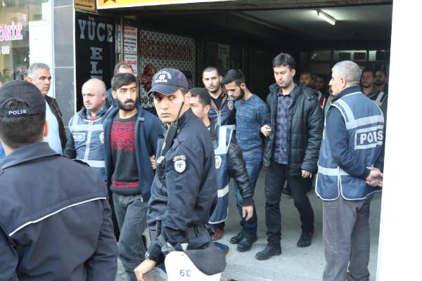 Öğrenci derneğine ‘terör’ baskını: 16 gözaltı