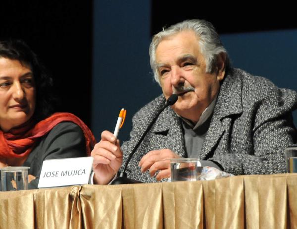 Jose Mujica, Eskişehirlilere kitabını imzaladı (2)