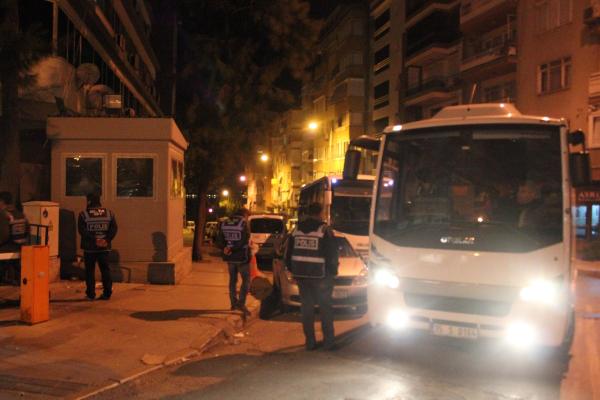 İzmir'de 'paralel yapı' operasyonu; üst düzey bürokratlara gözaltı (6)